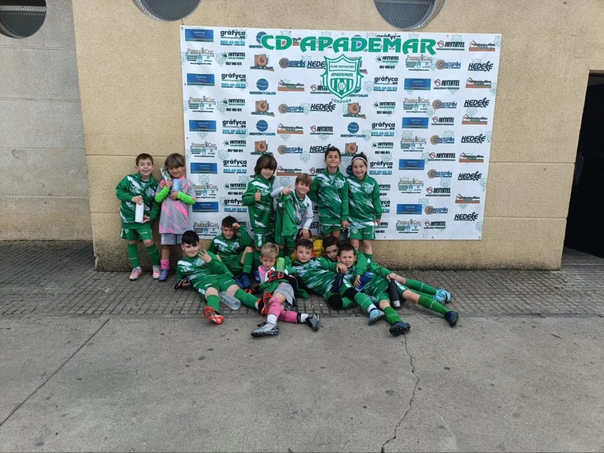 cdapademar_ofi's tweet photo. Victoria del Prebenjamín B frente a Apedem.
Enhorabuena verdes!!! 
Club Deportivo Apademar 4 Apadem 0
Resultado patrocinado por Icom Cordoba 
#CDApademar 
#VamosVerdes 
#icom https://t.co/z10hqHBpgP