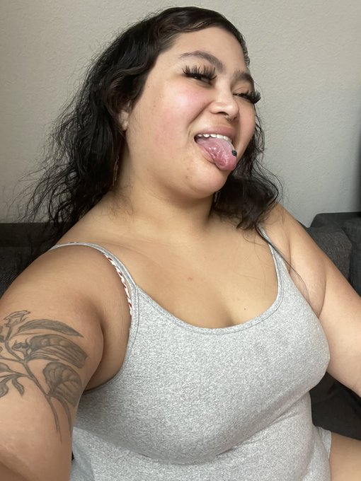 Officially moved to Sin City y&rsquo;all. Cum join the first live in the new place!!! 😈  https://t.co/9wMIPtqYp1