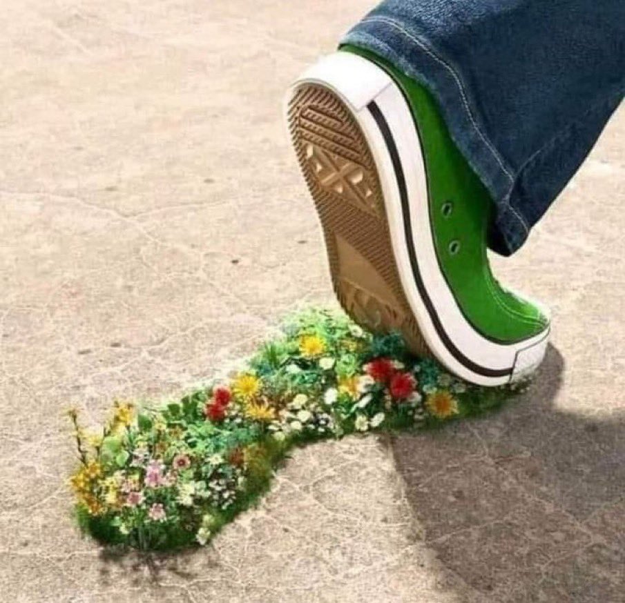 ولأن عجلة الزمن تدور، والأيام متبدالة، وكل ساق سيسقى بما سقى، ومن يزرع خيراً أو شراً يجنيه، حذار أن تبخس أحداً حقه، أو تظلم، أو تتعدى، فإن عدالة الحياة مبهرة. وهنيئاً لمن عاش سليم الصدر والقول والفعل، ولم يمر إلا بلسماً،ولم يترك خلفه إلا طيب الأثر.

#مساء_الخير✋🏻ياوجه الخير🌹❤️🥰