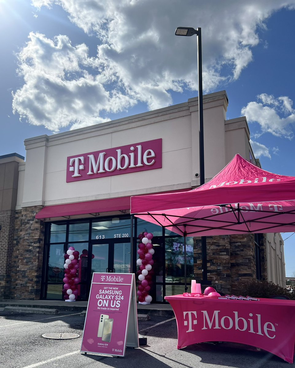 Destiny Patterson (@magentadestiny) on Twitter photo Drenched in gratitude with a SPRINKLE OF MAGENTA at our Customer appreciation event in Calhoun! 💗🎉
#2SFR #NorthwestGeorgia
<a href="/Natashaelaine2/">Natasha Elaine</a> <a href="/_timothywidener/">Timothy Widener</a> Drenched in gratitude with a SPRINKLE OF MAGENTA at our Customer appreciation event in Calhoun! 💗🎉
#2SFR #NorthwestGeorgia
<a href="/Natashaelaine2/">Natasha Elaine</a> <a href="/_timothywidener/">Timothy Widener</a>