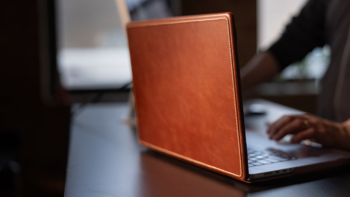 BurtonGoodsLLC's tweet photo. Our grand opening 20% off sale on leather goods ends soon! https://t.co/Pdx3ThhuI6 https://t.co/YIEt6LvOMs