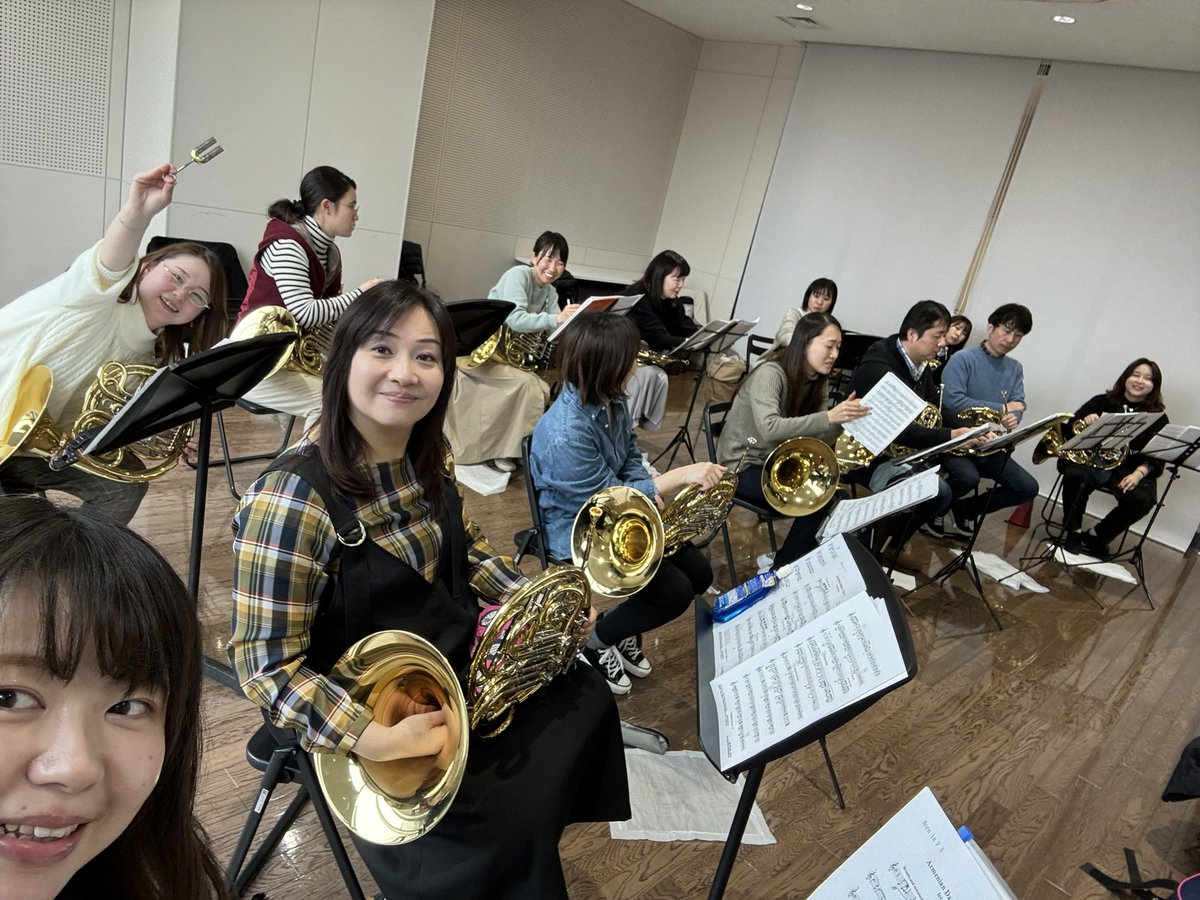 3/3(日) 🎎🍡🌸
ホルンアンサンブル朝顔 第4回コンサート

愛知のホルン吹き13人でオール吹奏楽曲のコンサートします！
スペシャルゲストに山田信晴さん☺️

チケット私からご予約していただけたらとっても喜びます🥰
是非お越しください！！
写真奇跡的に全員撮れた！笑