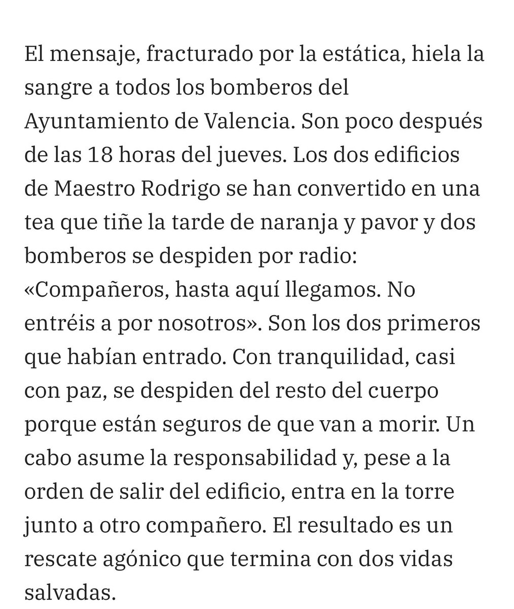 Malditos seáis quienes criticais a los #bomberos de #Valencia por su actuación, desde vuestro sofá, por “cuñadismo”, y/o por ganar clicks o likes. 

Esto es lo q viven. Yo, al menos, no sería capaz de hacer lo q hacen. Y tú?

Recordatorio, tb, necesaria #psicologiadeemergencias