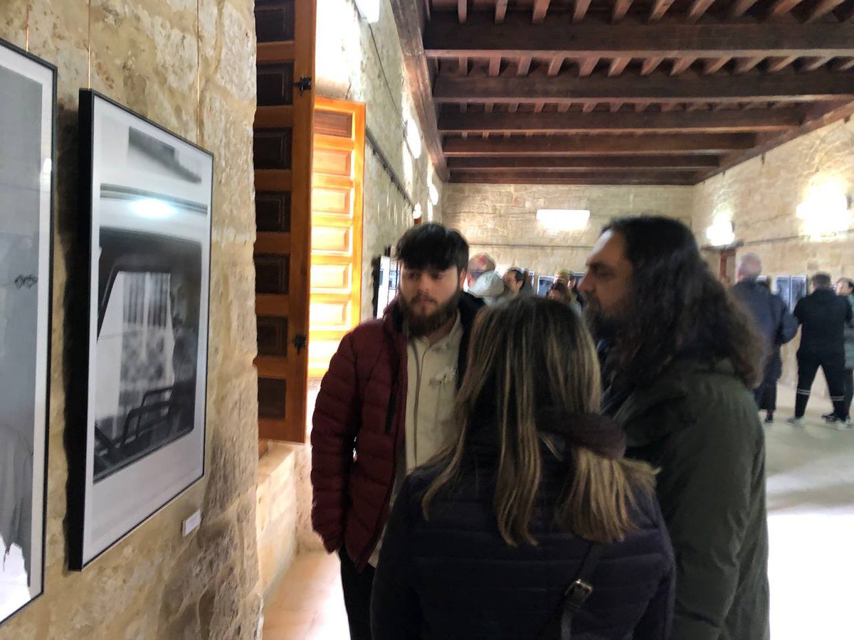 Disfrutando esta mañana con nuestro hijo Miguel de la exposición colectiva de fotos del ciclo de fotografía de Cuenca “Cruz Novillo” en el Museo de Fotografía @FAPofucial, de Huete (Cuenca).
Con <a href="/_mjpc/">Mariaje</a>, <a href="/JuanBrunoP/">Juan Bruno Paniagua</a> 
#Fotografía #Exposición
