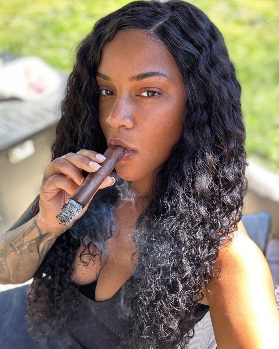 Happy Saturday! 

#Ladyaficionada #cigars #womensmokecigarstoo #cigarlover #cigarsnob #cigarsnobmagazine #cigaraficionado #blackcigarsmokers #cigaraficionadomagazine #cigarmodels #sotl #botl #pssita💨💨 #2024 #wewantallthemoke #itsalifestyle #smokethecigar