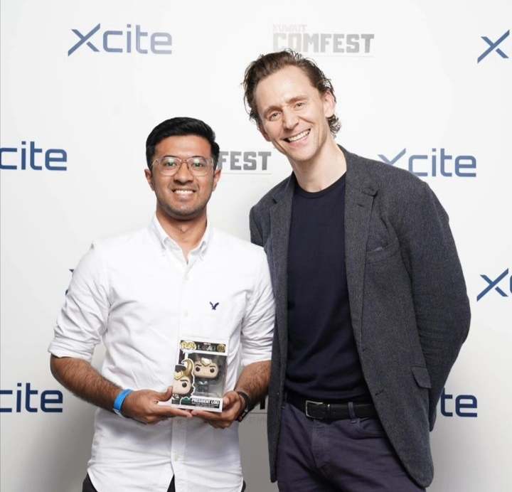 TomHidFansLATAM's tweet photo. Tom con algunos fans el día de ayer en la #ComFestCon en Kuwait ❤️

Cr. A sus propietarios. 
#tomhiddleston #hiddleston #hiddlesarmy #comfestcon2024 #hiddlesfans #hiddlestoners #loki #lokigodofmischief #hiddlesnews https://t.co/b3BdbhHb3h