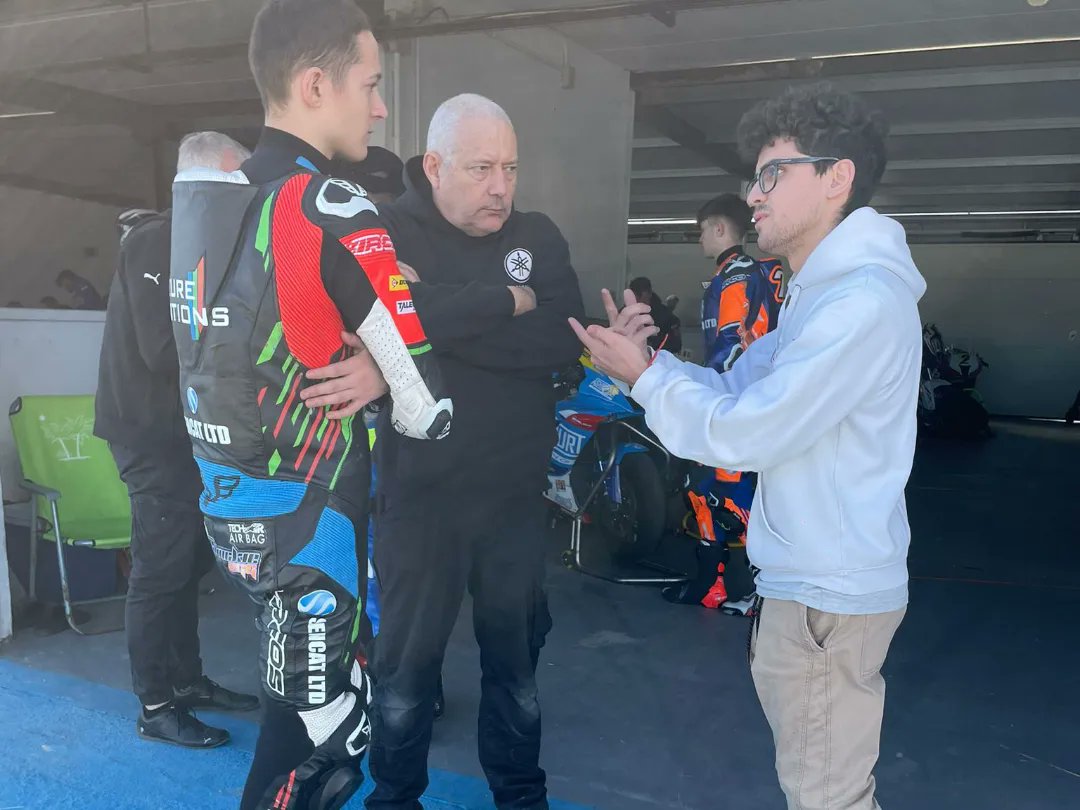 The team are over in Spain for some pre-season testing at Almeria 🇪🇸 

We would like to thank Victor Rodriguez for spending time with Charlie Barnes today 🙌

It's been a pleasure having Victor in the garage with us!

#mortimerracingvictoriahouseacademy #SENCAT #testing #almeria