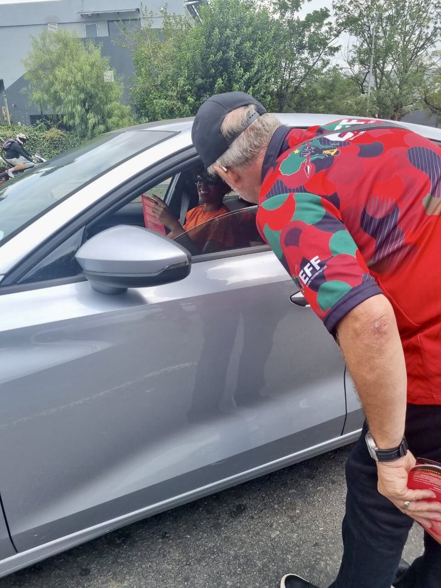 niehaus_carl's tweet photo. Our #EFFElectionCampaign today in Ward 90, in Johannesburg Sub-region B was a resounding success. What a great day we had! Large numbers of new @EFFSouthAfrica members signed up, swelling the ranks of our Fighters. The buslists for the EFF Gauteng Provincial Manifesto on the 2nd of May, at Dobsonville Stadium are now overflowing. Once again today it was clear that the #EFF is on the march, and that this year of #2024IsOur1994!
#VivaEFF! βπΎ
#VoteEFF! βπΎ
#JuliusMalemaForPresident! βπΎ
A LUTA CONTINUA! βπΎ