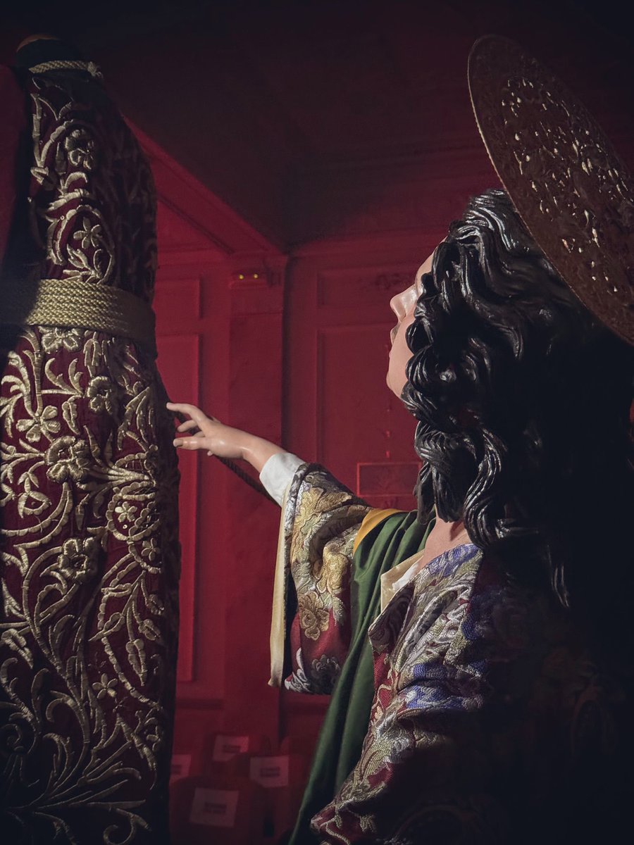 rosarioypenas's tweet photo. En tan solo 1 hora nuestra hermandad cumplirá un sueño…

A partir de las 20h las puertas del Salón Noble del Círculo Mercantil se abrirán para el acto de bendición del nuevo misterio de Nuestro Padre Jesús de las Penas.

¡Os esperamos! https://t.co/RTf0X73gCB