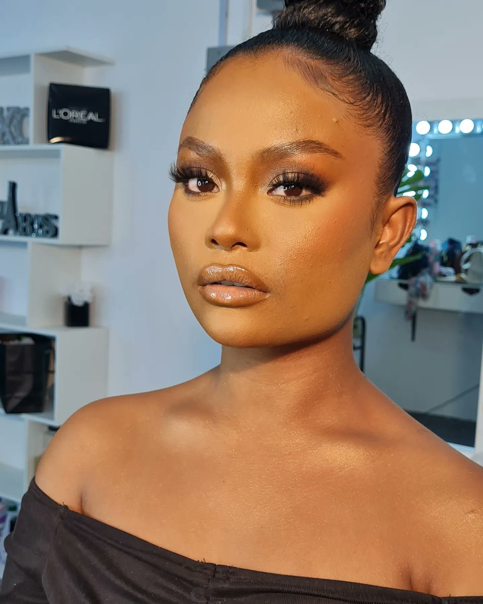 _SakuraBeauty_'s tweet photo. Old but Gold ✨️ Currently taking bookings for March 2024

🔗 Click the link in bio for bookings 📅 

Stay tuned for more

#trinimakeupartist #trinidadmakeupartist #Makeupartist https://t.co/tH7OG6lIWJ