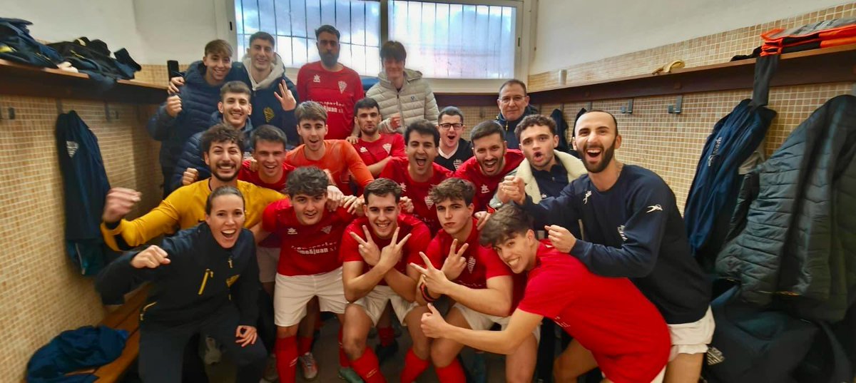 cealgaida's tweet photo. Amateur A 
Murense 2 Algaida 4 
Gran victòria a Muro i comença l'escalada +3. Propera estació el diumenge que ve, Petra a Algaida. Enhorabona equip, seguim
Amunt Algaida 💙💙💙 https://t.co/69oiwXyIxV