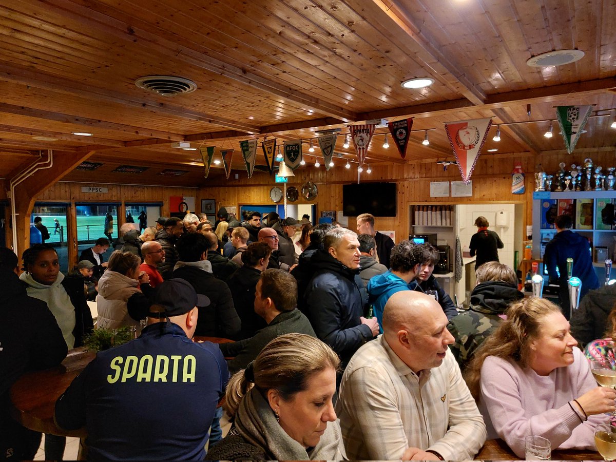 Kantine loopt vol na zwaarbevochten zege tegen Rotterdam United.