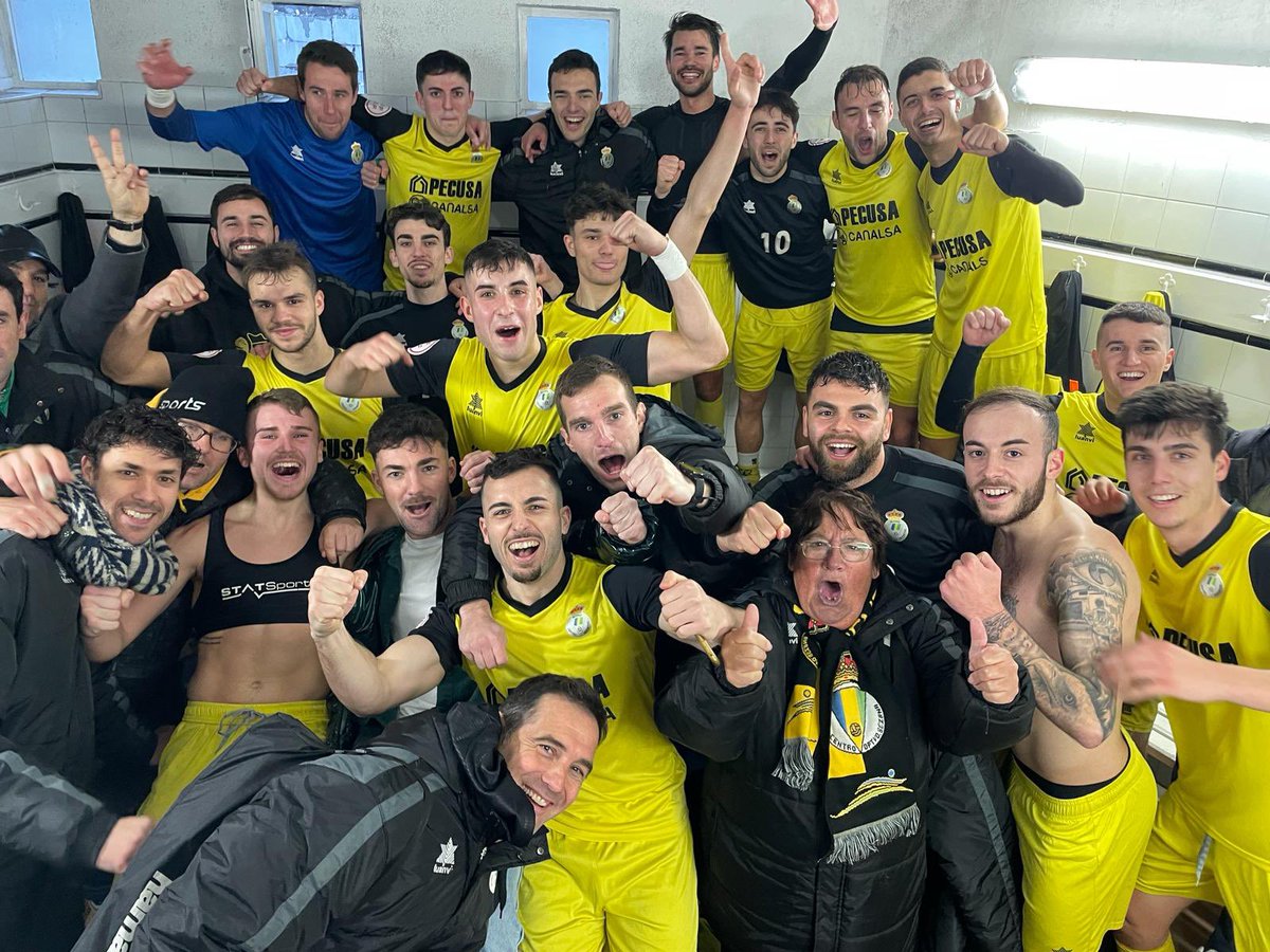 BezanaOficial's tweet photo. La que hemos liado pollito, victoria en casa del líder sólido de la categoría. 

La gran tarde en el Eusebio Arce para vencer a la UM Escobedo. 

🎯 Pablo Goñi 
🎯 Tony 

Con ganas de soñar pero con los pies en la tierra, sigue nuestro equipo de Tercera RFEF. #VamosBezana🐝🐝🐝 https://t.co/7BiaG8evVq