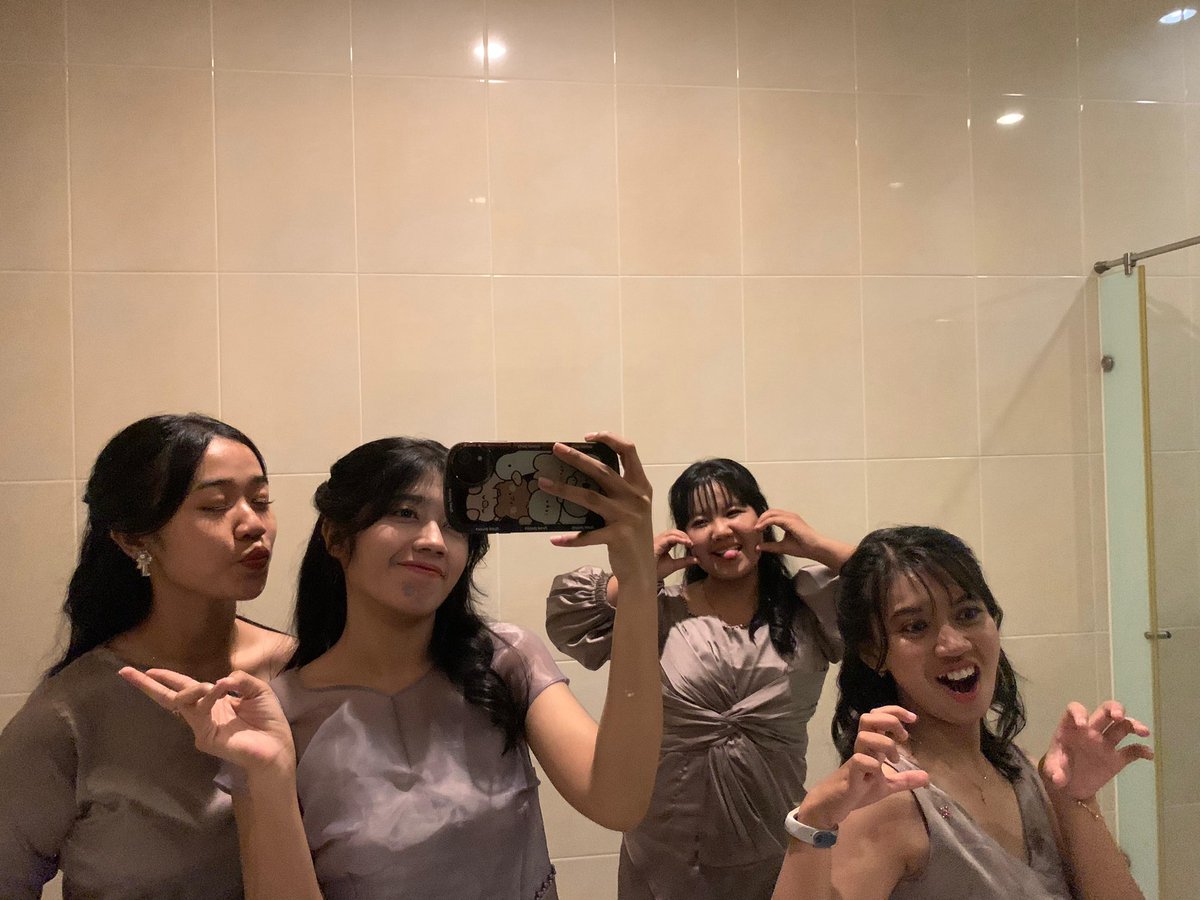 anayadtiv's tweet photo. Real definis cegil (mereka @keveenaa @je_rezin) https://t.co/K7WO4NWdQy