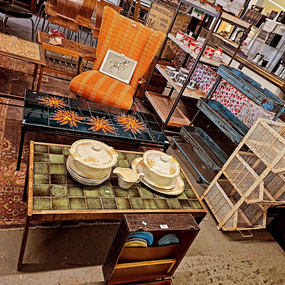 HouseTongs's tweet photo. #industrialdesign #industrialstyle #industrialinteriors  #porcelain #vintagestyle #vintagefurniture #vintagejewellery #vintagehomedecor #vintagehome #vintagelove #antiques #antiquejewellery #antiqueinterior #retro #retrointeriors  #antiquefurniture #preciousmetals #preciousstones https://t.co/eDvOvvBb3s