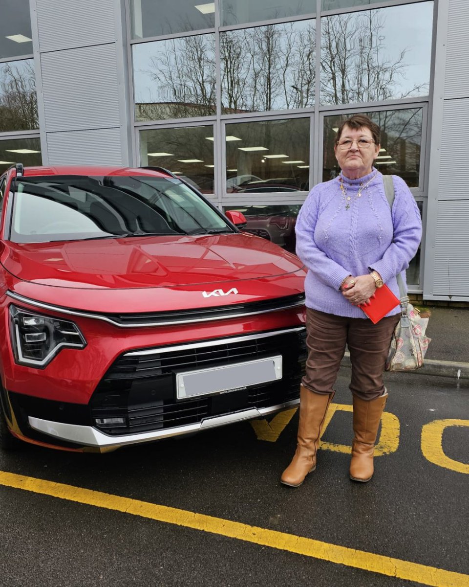 Huge congratulations to Wendy, who recently collected this gorgeous #KiaNiro Hybrid!

We hope you're enjoying your new car, and thank you for choosing #Chippenham Motor Company.
