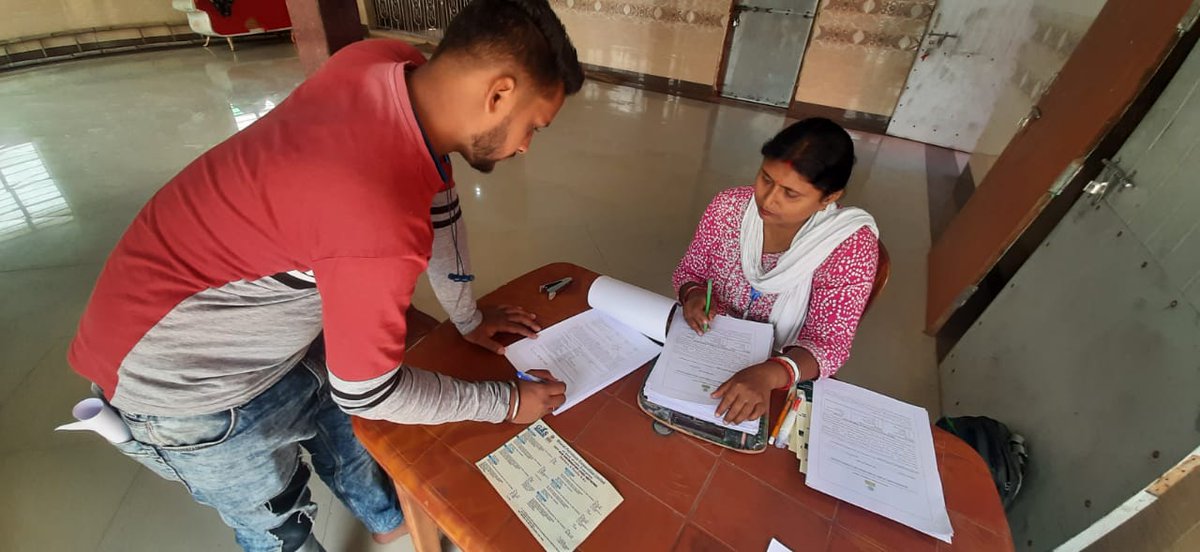 BPCLGAS_BANKURA's tweet photo. @BPCLGAS_BANKURA is getting a very good response from each door step during the registration campaign in Bankura town and Barjora town under PNG-D Campaign by @PNGRB_ 
@BPCLimited @PetroleumMin @HardeepSPuri @BPCLGasBusiness 
#AAGE_BADHEY_PNG_CHUNEY
#SMART_BANEY_PNG_CHUNEY https://t.co/m56cYLz7ph