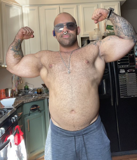 I'm pretty fond of #arm day 🐶💪🏽 #puppy #flex https://t.co/C0sAzfKdPr<a href="/tag/arm"class="tags">#arm</a><a href="/tag/puppy"class="tags">#puppy</a><a href="/tag/flex"class="tags">#flex</a>