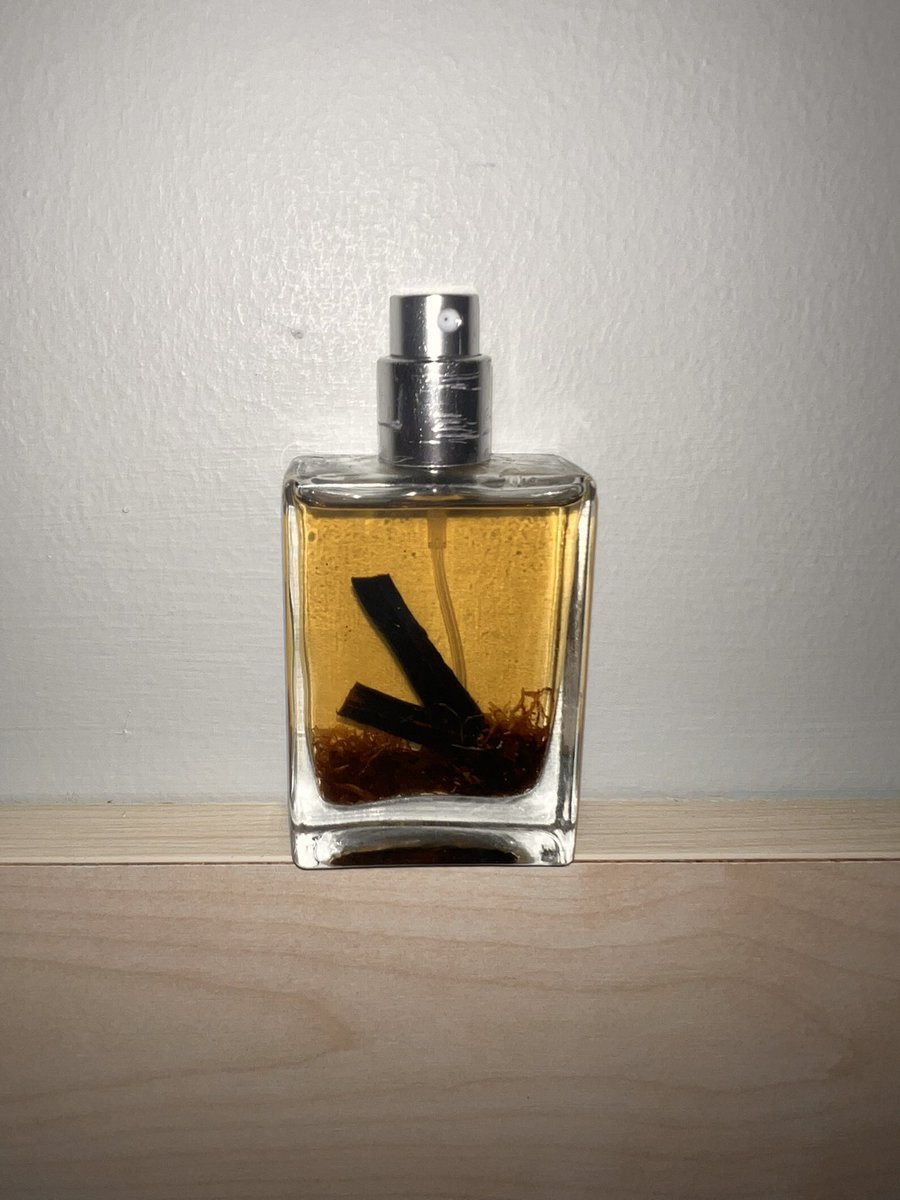 MPfounder's tweet image. Are you scentmaxxing with homemade perfume? 

Tobacco, vanilla, sandalwood coconut oil based. Incredibly masculine and natural smelling and phthalate, paraben and toxin free. 

Guaranteed to turn heads as you walk past people