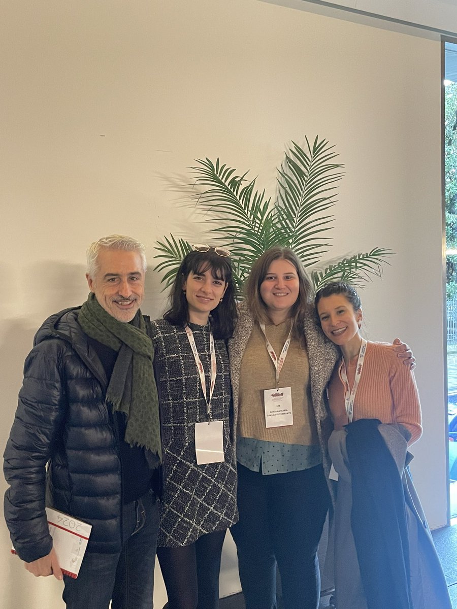 Adriana__CB's tweet photo. Mi presente y pasado laboral junto en un gran congreso. Gracias a @Nefro_HUNavarra @mf_slon  @elenaastudill17 @EmiliSanAlv  Pronto más y mejor!! https://t.co/YRJ7bUOZXd