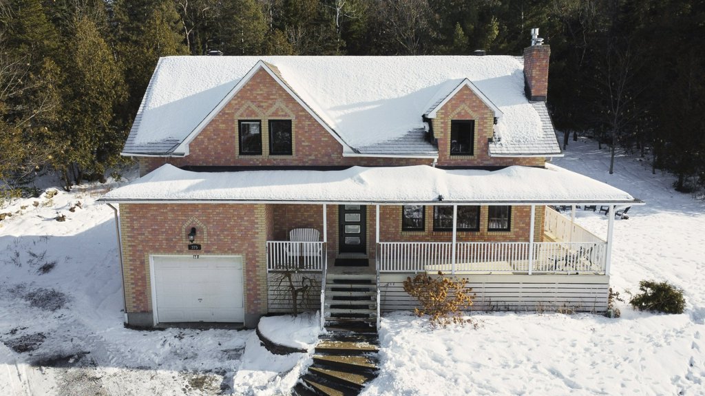 👉Get Ready to Fall in Love! 🏡 
375 Wilson Road in the Charming Clarence-Rockland Awaits! 🚨

4 spacious bedrooms 
2 elegant bathrooms
 $799,900 
 Dial 📞 613-747-4747 to get all the details!

nancybenson.com/375-wilson-dri…
#DreamHomeAlert #OttawaRealEstateTreasure #LuxuryLivingOttawa