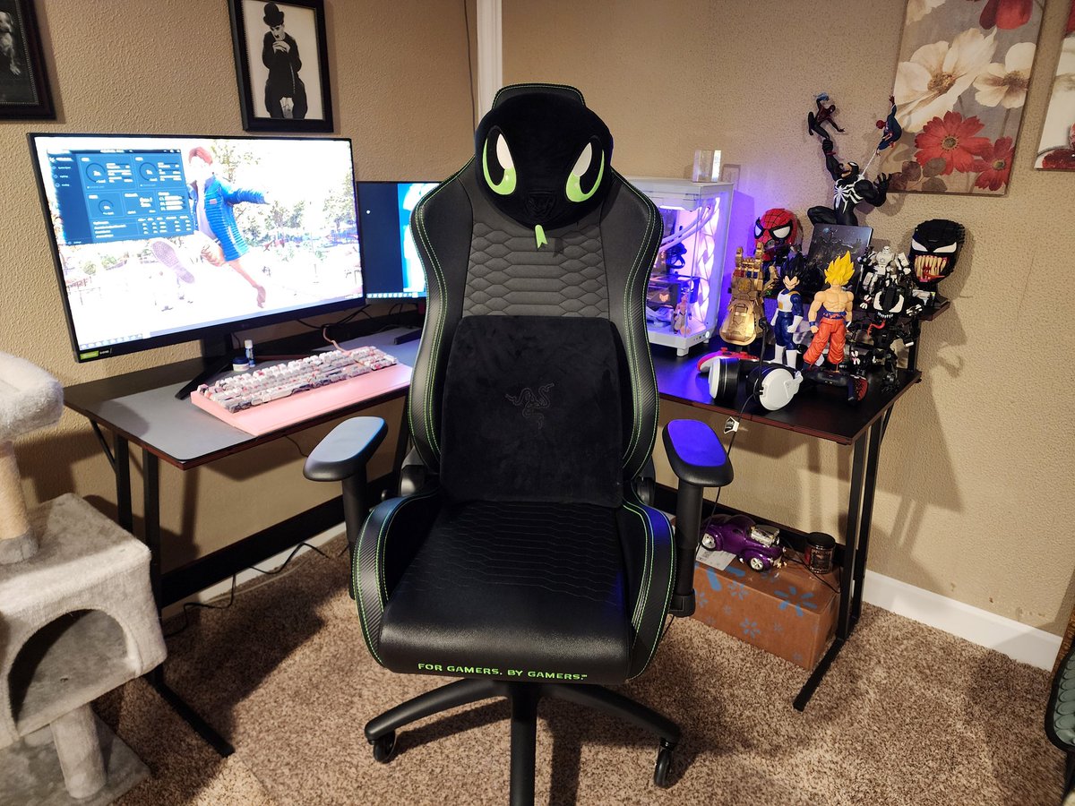 SayainPrince9's tweet photo. Setup update, PC is about where I want it for now 🤌
Ps5 behind second monitor being shy🫣 https://t.co/D7pYSMKEMn