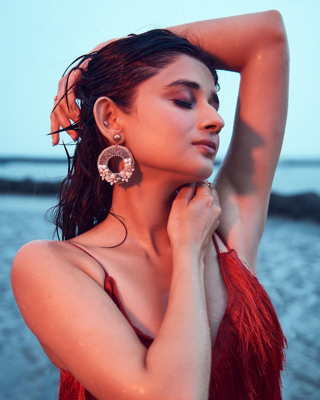 GHHxEgDXEAADgo1?format=jpg&name=large