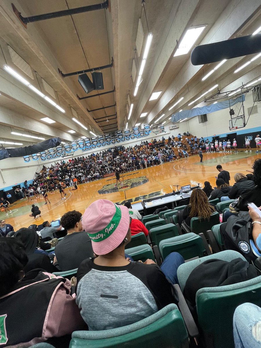 Niera Ovalles of Walnut Grove HS is on campus attending a game at Livingstone College today. The Class of ‘24 Guard holds an offer from the Blue Bears! #RecruitSilverbacks #BiggerThanBasketball #SilverbacksStrong #WatchMeDevelopment #ItsJustDifferent #NieraOvalles2005