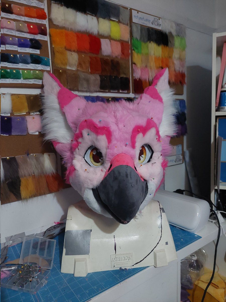 Got some house work done today (was needed!) So I spent 4 hours cutting and prepping the fur on this premade. I switched some of the white on the design out for baby pink and I'm in LOVE. Base is @nukecreations Fur is all from @HowlFabric Eyeblanks are by @HidekiDeer