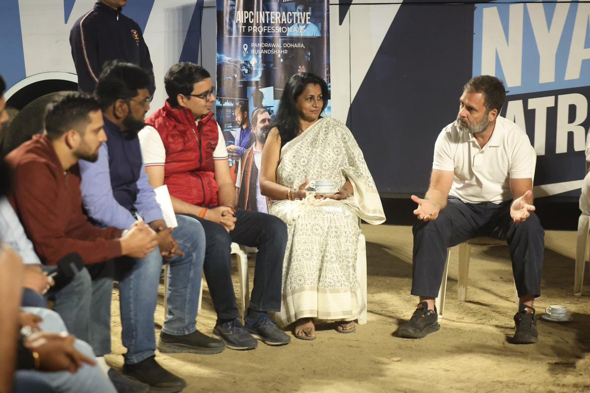 ProfCong's tweet image. Congress Leader Shri. @RahulGandhi met with a group of IT and consultancy professionals from companies like Google, KPMG and Deloitte today. 

They travelled from various states across the country to join the Bharat Jodo Nyay Yatra and meet with Mr. Gandhi. 

During the 45 minute