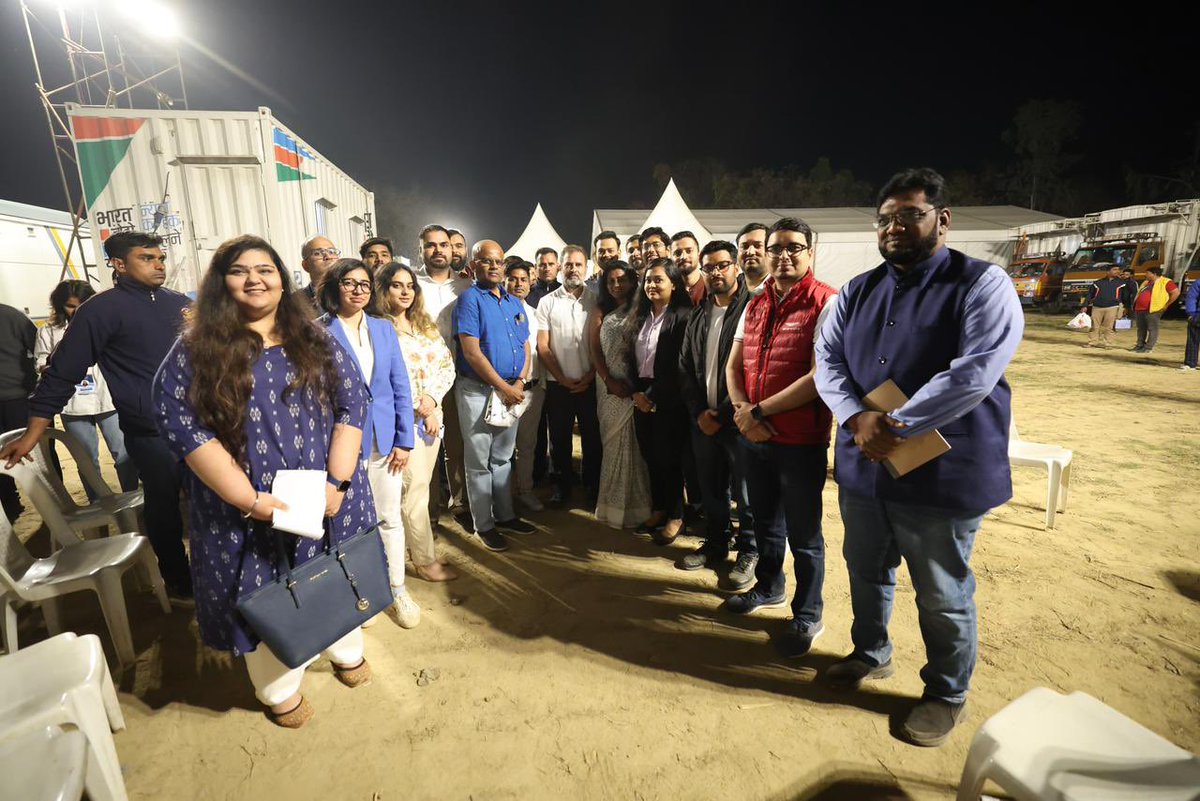 ProfCong's tweet image. Congress Leader Shri. @RahulGandhi met with a group of IT and consultancy professionals from companies like Google, KPMG and Deloitte today. 

They travelled from various states across the country to join the Bharat Jodo Nyay Yatra and meet with Mr. Gandhi. 

During the 45 minute