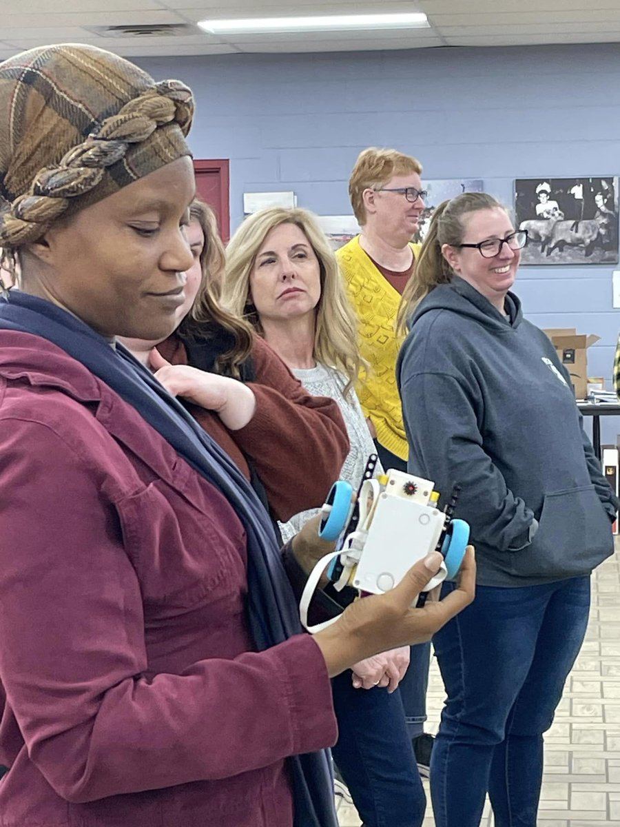 Maryland4H's tweet photo. This week, the Engineering and Technology committee led by 4-H STEM specialist Mark DeMorra and Allegany County 4-H Educator Jessica Mellon hosted the first SYEM in-service for 4-H educators and volunteers.
#4h #STEM #chemistry #thesum #robotics #BenjaminBanneker #HarrietTubman https://t.co/tRX52UtOPZ