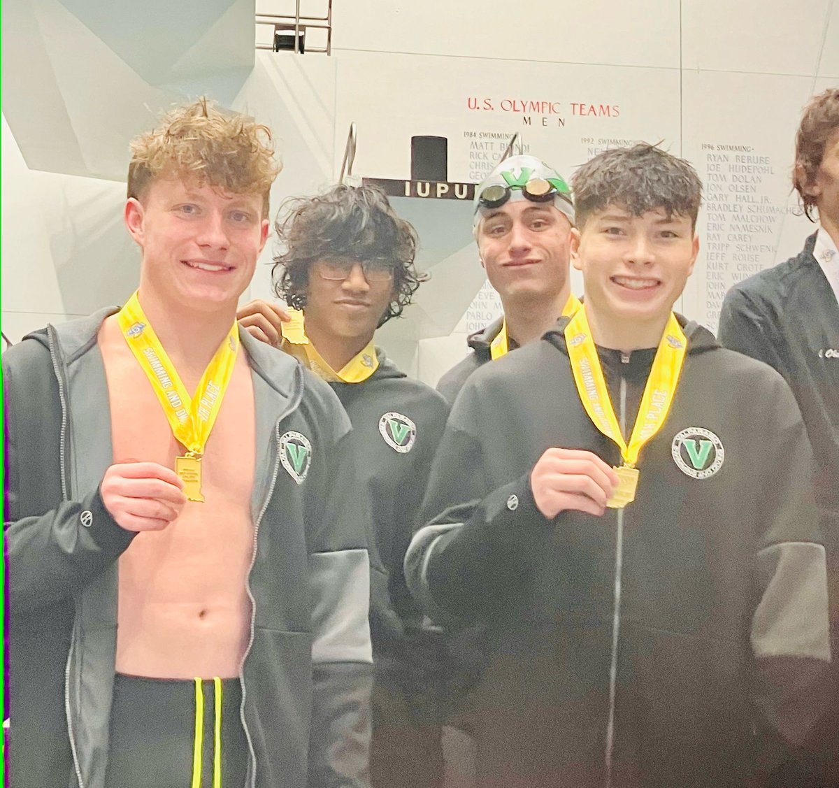 4th place at IHSAA State Meet in the 200 Medley Relay… Congratulations‼️👏👏
#wearevalpo 🟢⚪️