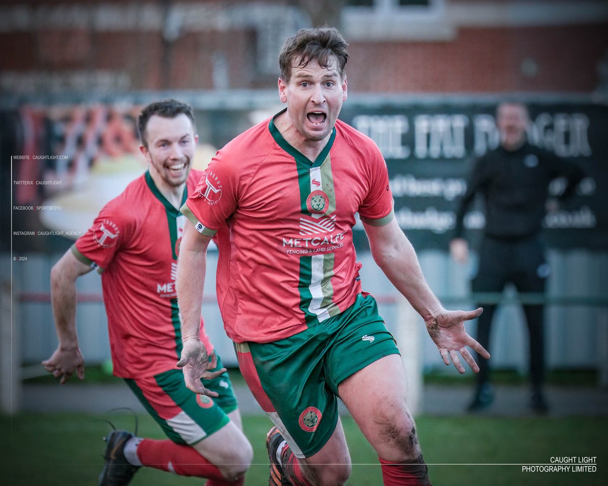 caughtlight's tweet photo. When does a draw feel like a win? When you score in the ninth minute of injury time with the very last kick of the game!

@THERAILFC 2-2 @officialbrigg 

This game had everything...photos to follow.

@NCEL #NCEL #Harrogate #Football #NonLeague #nonleaguefootball @5mozzer https://t.co/UY2uH5i922