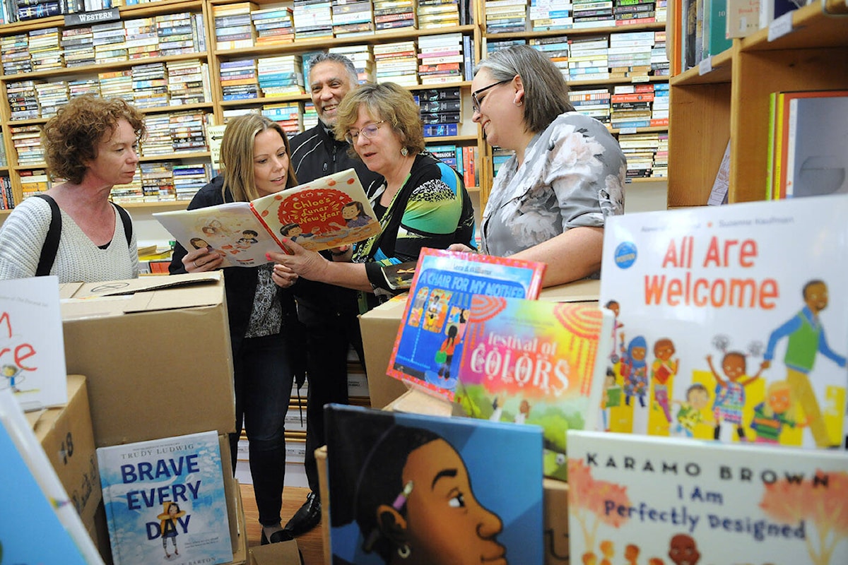 Nearly 1,000 books donated to Chilliwack School District dlvr.it/T3CQDL
