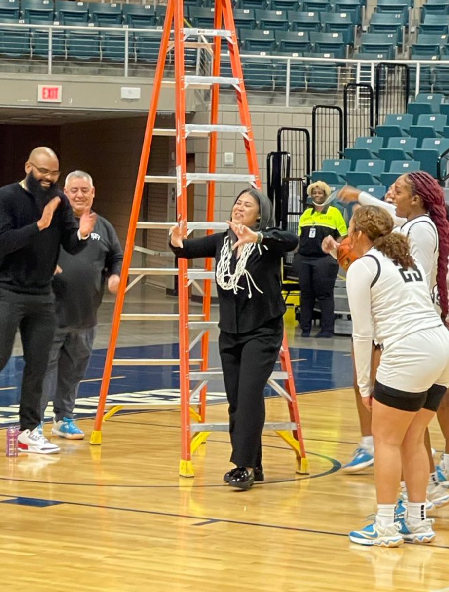 PACK YOUR BAGS LIONS ! 

San Antonio get ready, The Den is pulling up! 

Lady Lions advance after clinching the UIL 5A Girls Basketball Region III Championship