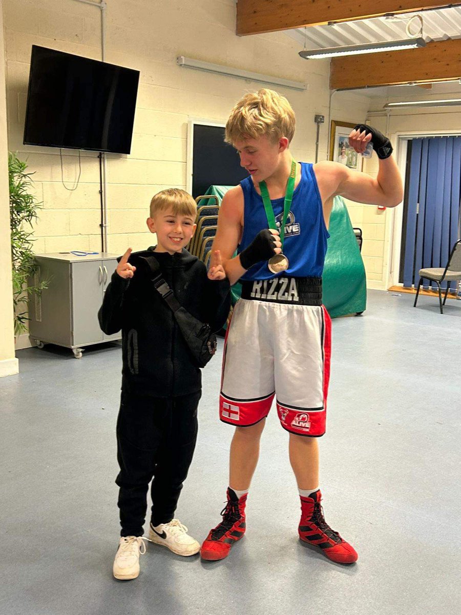 Alive_ABC's tweet image. 2 from 2 tonight in Calne at Emeralds show. Young Ryan from @wellingtonacad and Alfie from @JohnHansonUK. Both boxed superbly and got the all important WIN.