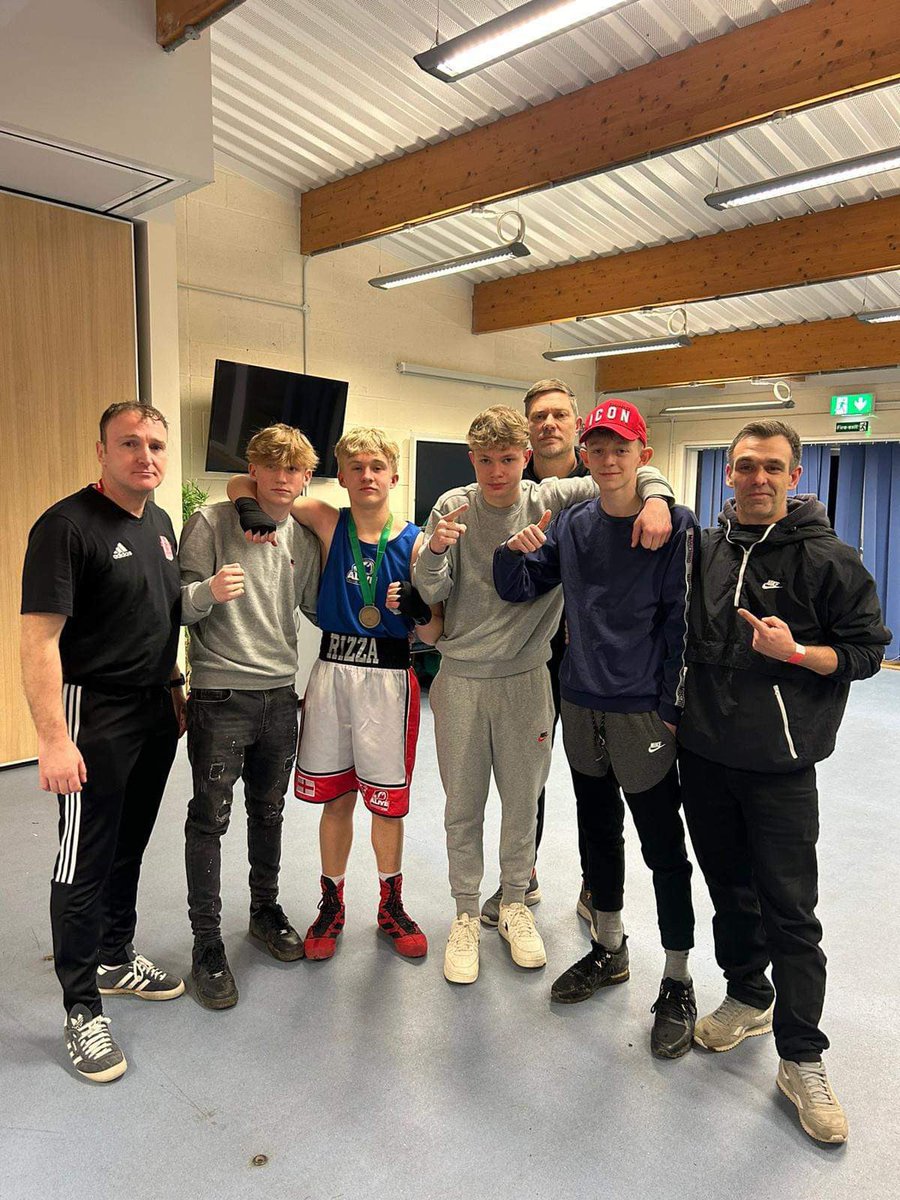 Alive_ABC's tweet image. 2 from 2 tonight in Calne at Emeralds show. Young Ryan from @wellingtonacad and Alfie from @JohnHansonUK. Both boxed superbly and got the all important WIN.