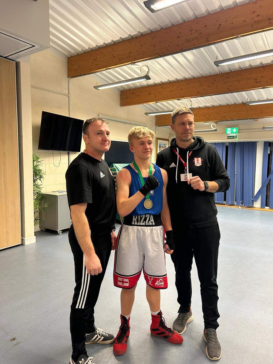 Alive_ABC's tweet image. 2 from 2 tonight in Calne at Emeralds show. Young Ryan from @wellingtonacad and Alfie from @JohnHansonUK. Both boxed superbly and got the all important WIN.