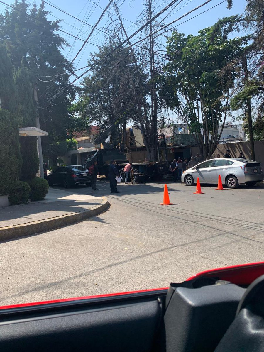 Acueducto 39
Cerraron la calle !!!!!!
Cortando Árboles 
Hasta cuando? 
<a href="/angiemoyam/">Angélica Moya</a> 
<a href="/PROFEPA_Mx/">PROFEPA</a> 
<a href="/_VicenteSerrano/">Sin Censura</a>