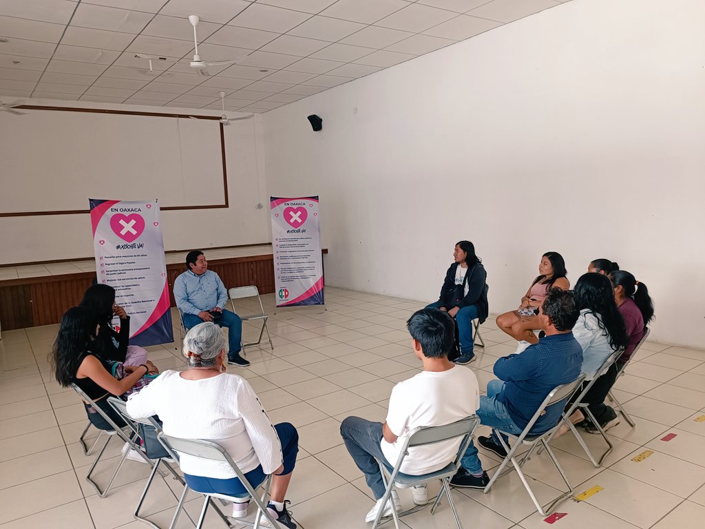 Que gusto saludar está tarde a líderes de secciones electorales de la <a href="/_CNOPOaxaca/">CNOP Oaxaca</a> de la Ciudad de #OaxacaDeJuarez, nos preparamos para ir #FuertesYUnidos con <a href="/PRI_Nacional/">PRI</a> y <a href="/PRIOaxaca_/">PRI Oaxaca</a>, #CenopistasDeCorazon 
#FuerzaYCorazonPorMexico