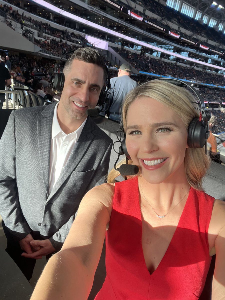 Teammates w JB tonight for the SMX Insider PreRace Show + races. 5 different race winners in 6 events. Who you have on top of the 450 box tonight? And for kicks… the 250 as well? 🏁630pET on @peacock