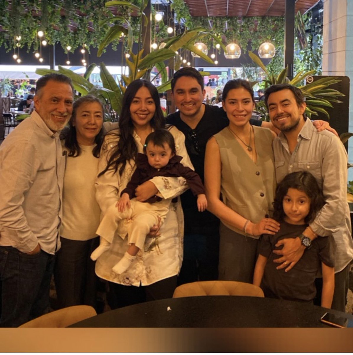 Imoq's tweet photo. @Claudiashein Esta gente, no sé si lo hacen a propósito como “bait” o si de verdad no se quieren ni tantito. Acosando a nuestra futura presidenta y poniendo públicas todas estas fotos e información 😂 https://t.co/TtI2BWpVAJ