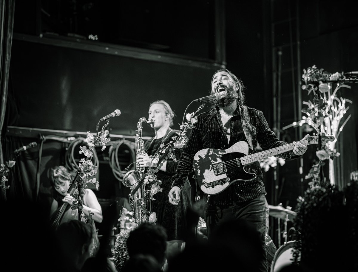 See our photos from <a href="/RonPopeMusic/">Ron Pope</a>’s show in New York City on our site now: unclearmag.com/concerts-event… 
📸: <a href="/SammyRose94/">Sam</a>
