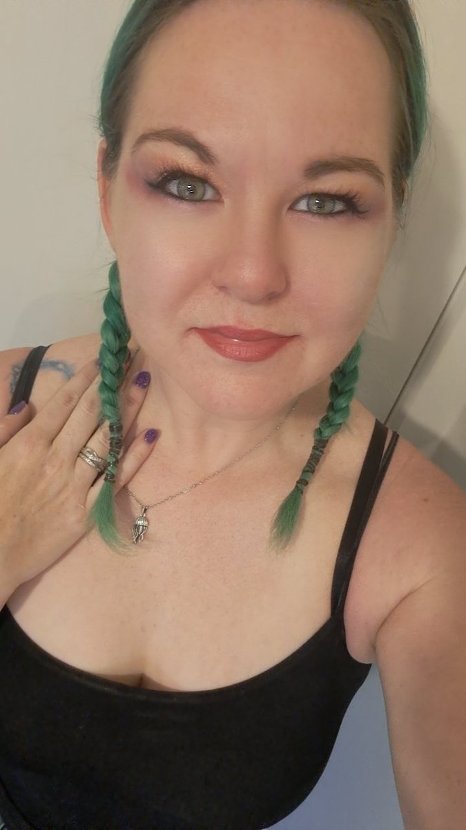 This year has started out super hectic for me. I've been struggling a bit. Great things happening but also many challenges. I'm spinning a lot of plates &amp; keeping them up is bloody tiring. But I'm still smiling and trying to kick ass. 
Today is band practice day, aka therapy! 🙌