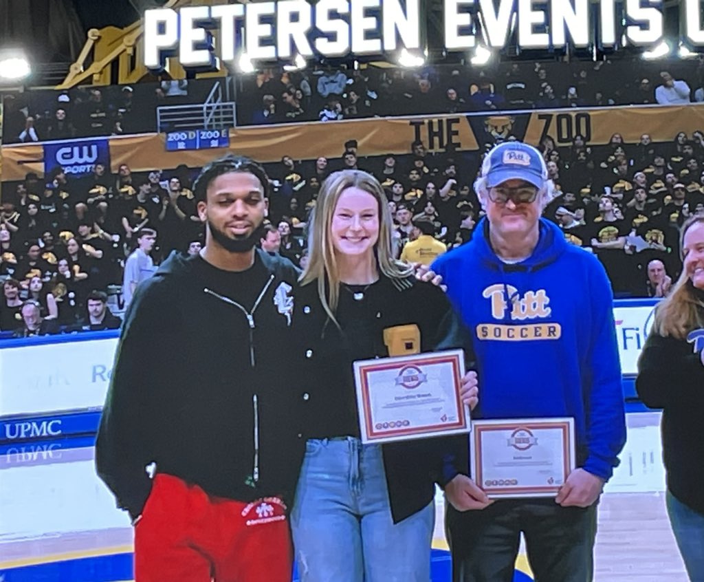 💙💛🫶🫶💛💙 After Damar’s sudden cardiac arrest, #Pitt teams got trained in CPR & AED use. @Pitt_WSOC Ellie Breech used what she learned to save her Dad’s life. Great job @HamlinIsland Great job @BreechEllie Great job @Pitt_ATHLETICS #H2P 💙🫶💛