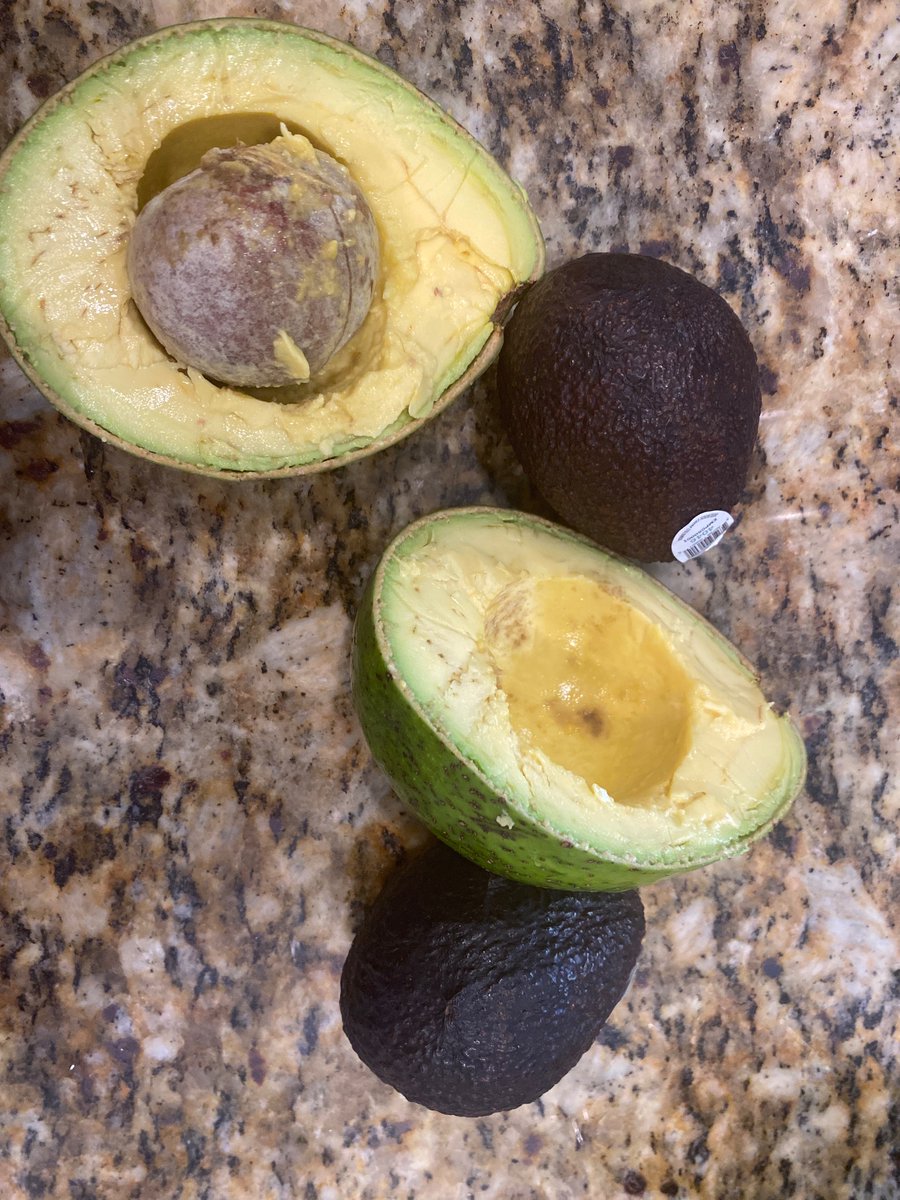 ZilfinaR's tweet photo. I grew up eating avocados for breakfast,lunch, and dinner. Green skin avocados are my favorite, especially Fuerte. Today, my salad will have two types of avos. https://t.co/1I9DDFqUy6