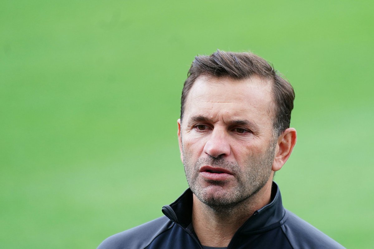 Çıkacaksın, kalan tüm maçlarını kazanacaksın. Önce Süper Kupa'da sonra Samiyen'de bunları rezil rüsva edeceksin.

İçimizi sadece sen soğutabilirsin hocam, şampiyon olmamız lazım. Sana güveniyoruz.