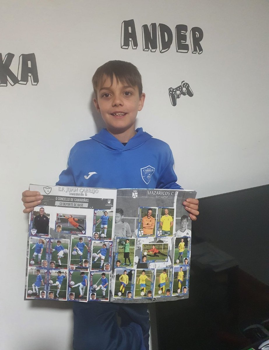 EscolaCabrejo's tweet photo. Ander, do equipo #Benxa é o primeiro dos nosos en completar o álbum de cromos‼️💙
Mirade que tan guapo sae! 🥰😍🙌 https://t.co/nvFiBCCnwh