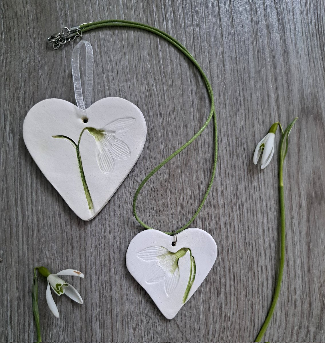 Snowdrop hangers and necklaces available at etsy.com/uk/shop/Creati… #snowdrops #mothersdaygift #MothersDay #UKcrafthour